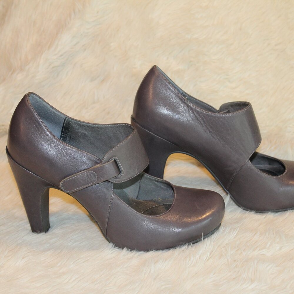 Tsubo designer Mary Jane HEELS extraordinary color leather Like New Size 7